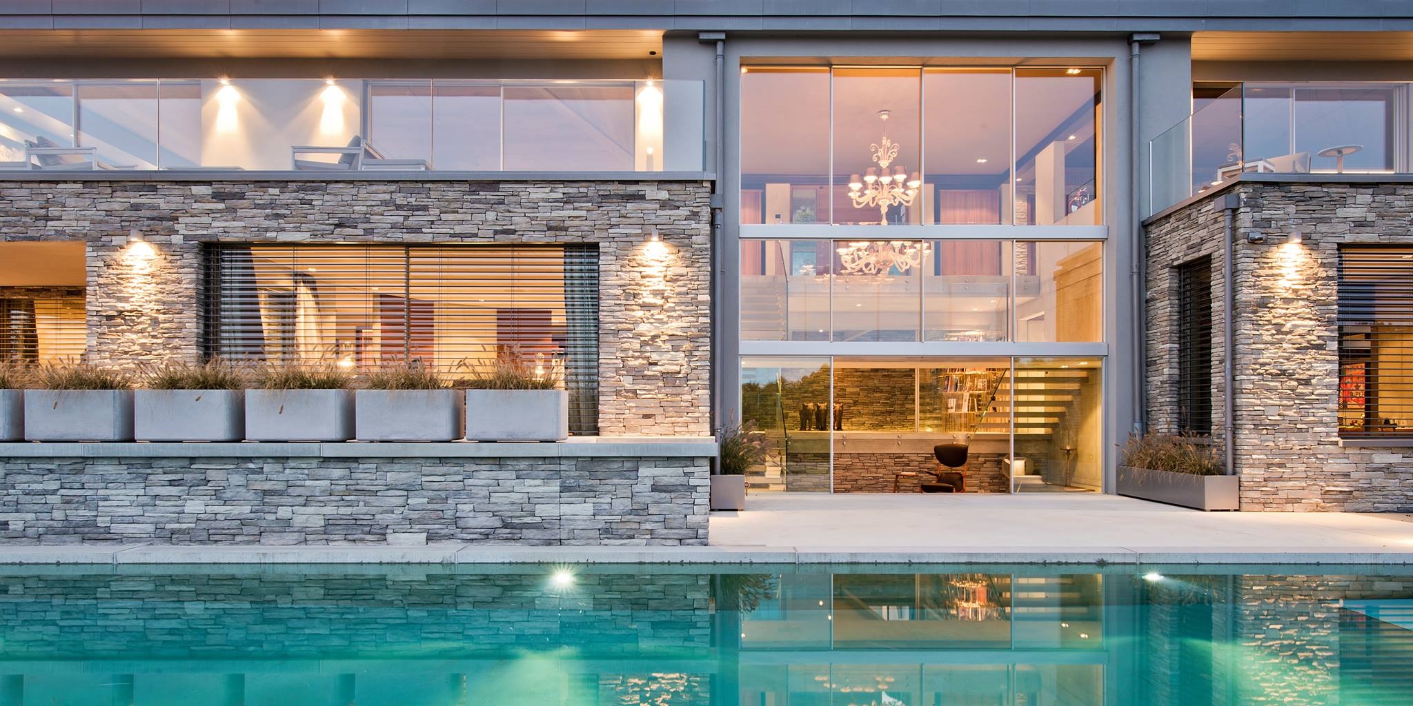 revetement-mural-pierre-naturelle-exterieur-facade-maison-design-moderne-suisse.jpg