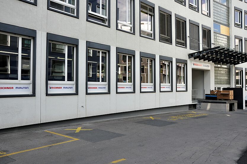 R_Zürich_Staffel.jpg
